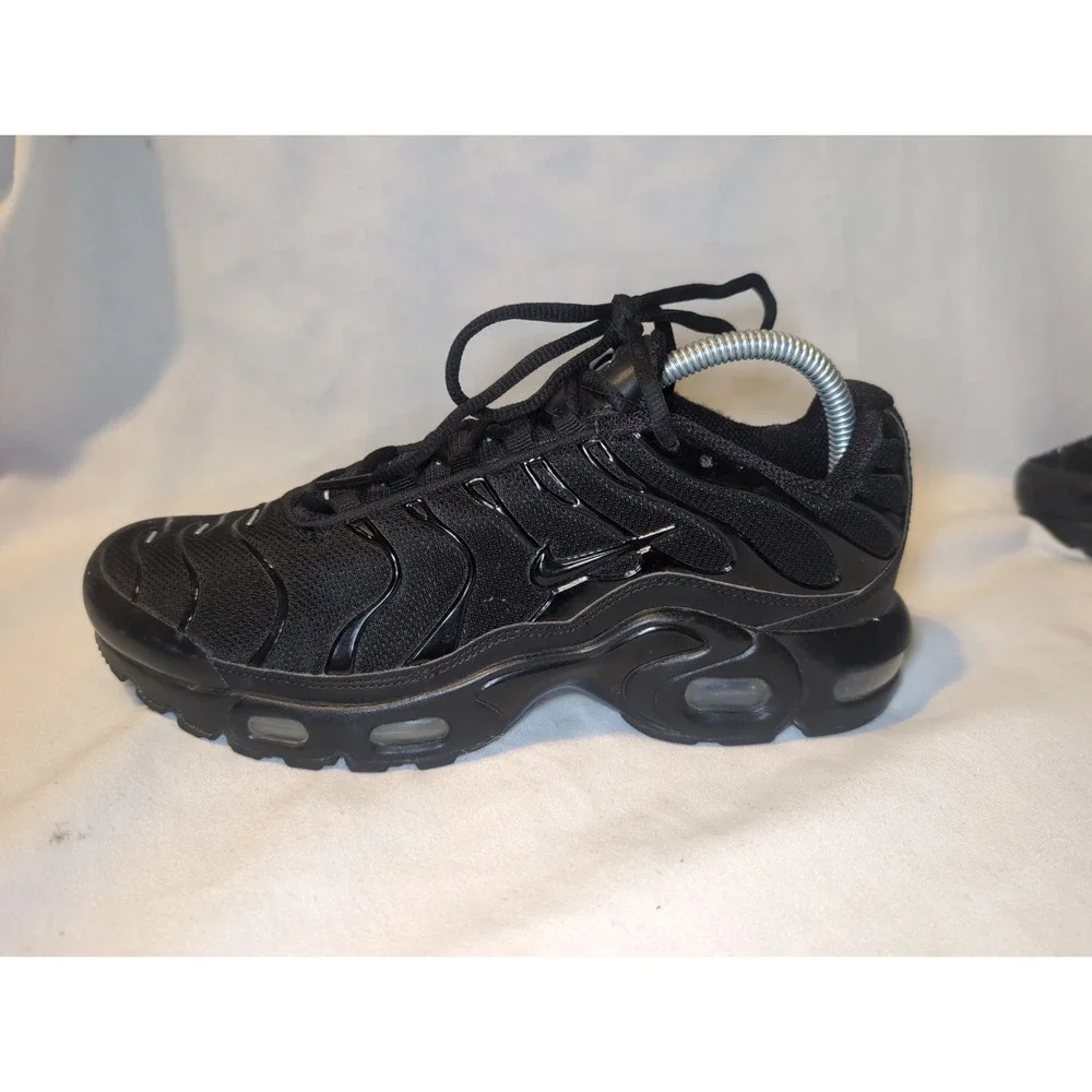 Nike Air Max Plus Triple Black Sneakers, Size 7Y/ Women's 8.5 CD0609-001